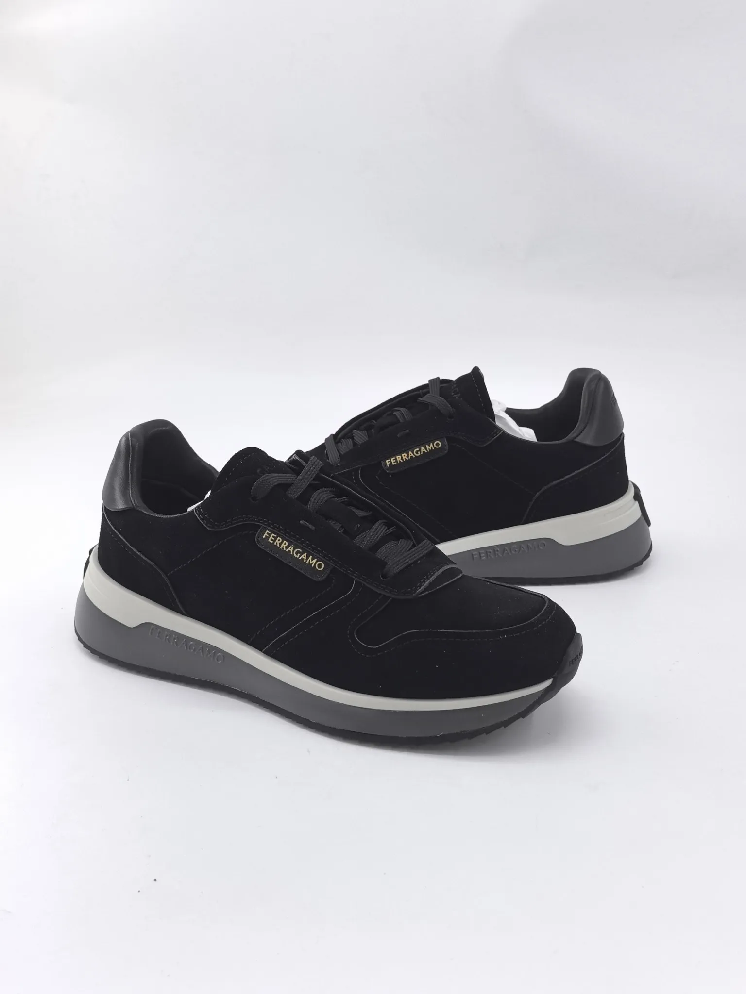 [Ferragam] Top P: 780💰 ▪️Size: 39-44 (38.45 custom-made) FERRAGAMO Ferragam 🔍Top purchasing agent 🇮🇹 Ferragam Street-charming casual shoe series, the counter sells the original configuration simultaneously, Italian imported cowhide fabric, high-quality splicing technology, imported water-dyed cow lining , soles: original foam outsole specially provided by the original factory, original factory follow-up goods, 🔍 high quality, can be entered and exited the counter at will, welcome to compare and synchronize with the counter.